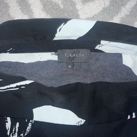 Gracia Blouse Black and White - Picture 4 of 4